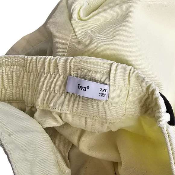 Aritzia TNA Cargo 5" Shorts Size 2XS Yellow Utility Belted High Rise - Picture 7 of 7